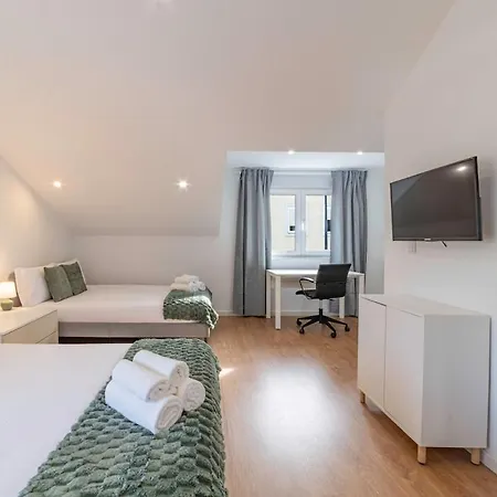 Villa Campolide - Stylish 4br With Jacuzzi Lissabon