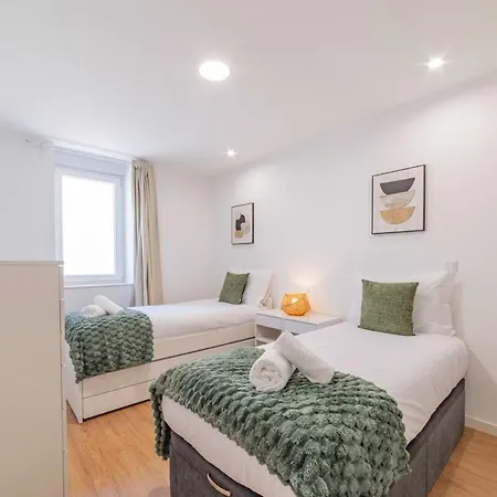 Villa Campolide - Stylish 4br With Jacuzzi Lissabon