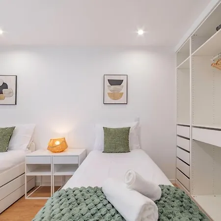 Villa Campolide - Stylish 4br With Jacuzzi *