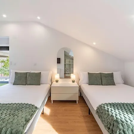 Villa Campolide - Stylish 4br With Jacuzzi *