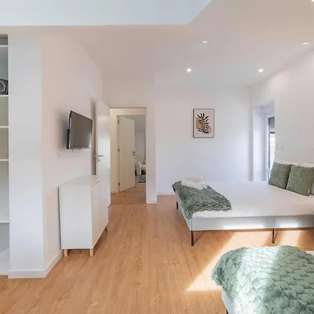 Campolide - Stylish 4br With Jacuzzi Villa *