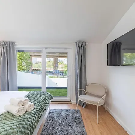 Campolide - Stylish 4br With Jacuzzi Villa