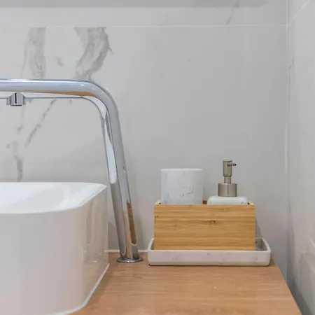 Campolide - Stylish 4br With Jacuzzi Villa